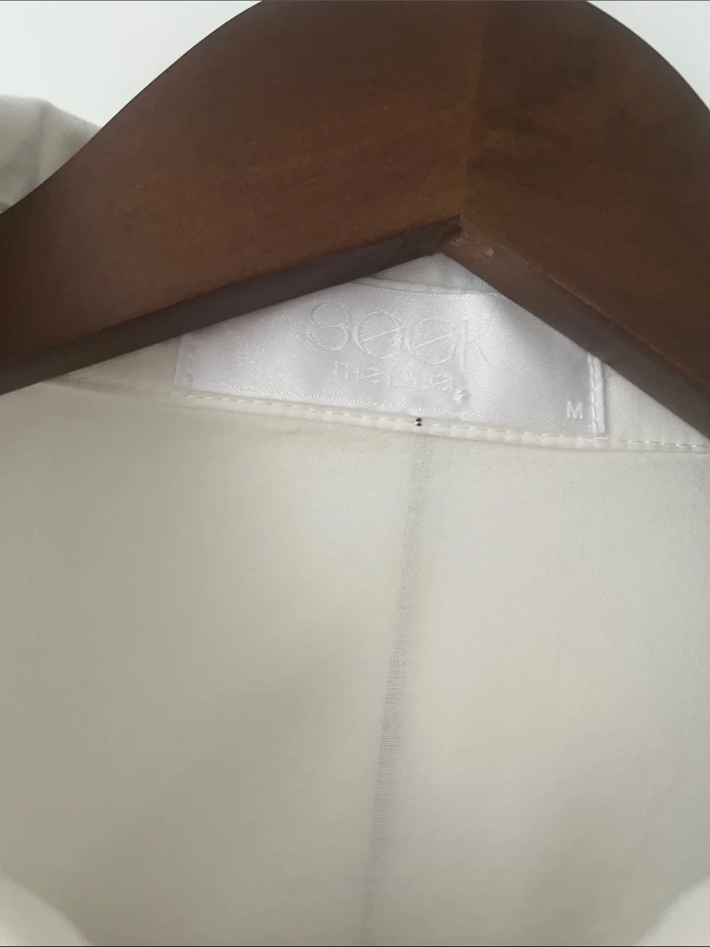 Seek the label Blouse - Picture 3 of 14
